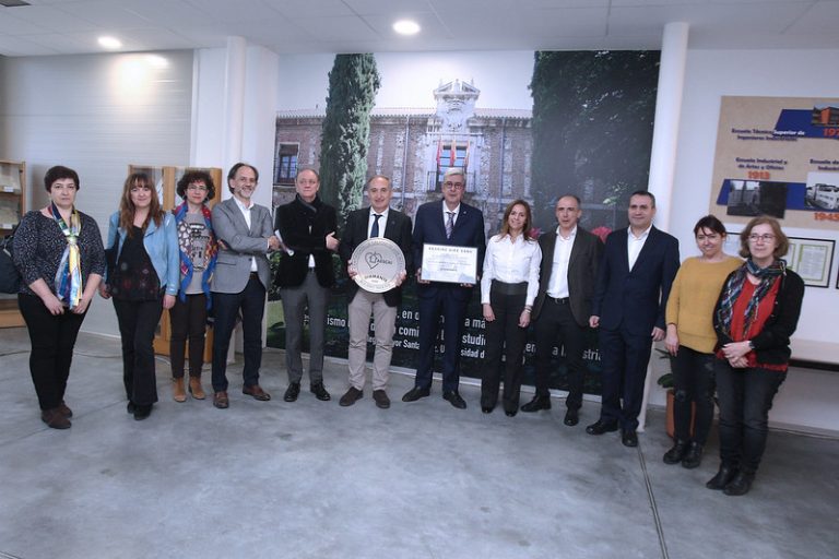 El Aulario IndUVa recibe el certificado que acredita la excelente calidad del aire interior del edificio